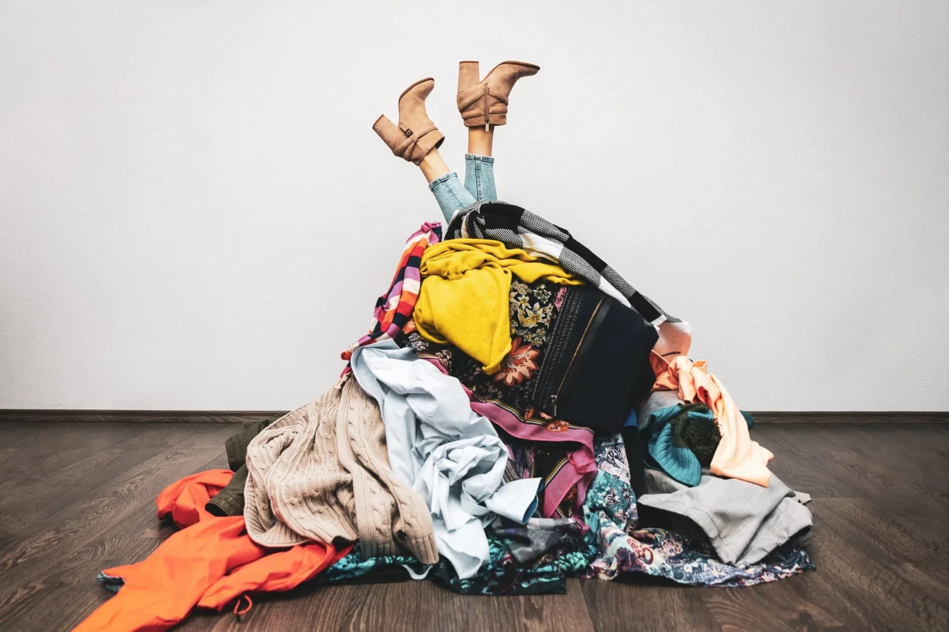 Szafa kapsułowa – jak skompletować garderobę, aby zawsze mieć w co się ubrać ?