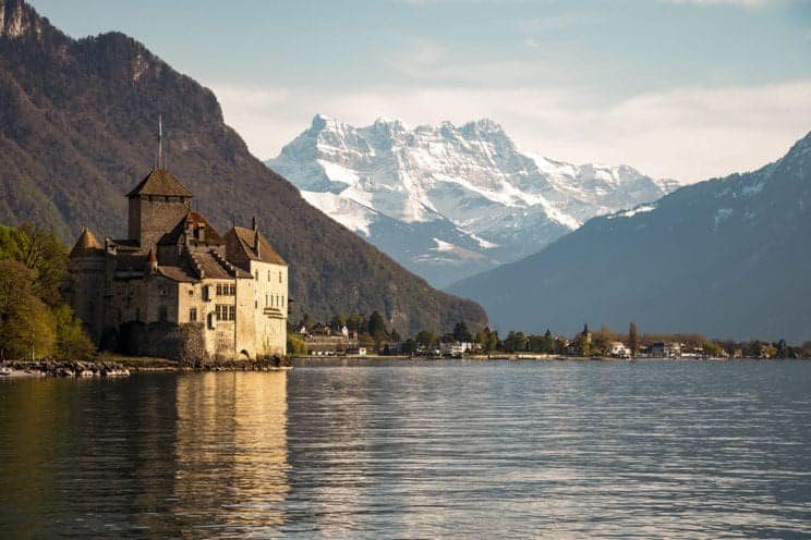 Jak podróżować w dobie koronawirusa? Szwajcaria 1 zamek Chillon