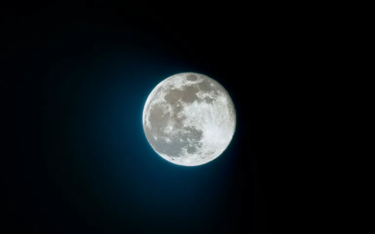 Truskawkowy księżyc